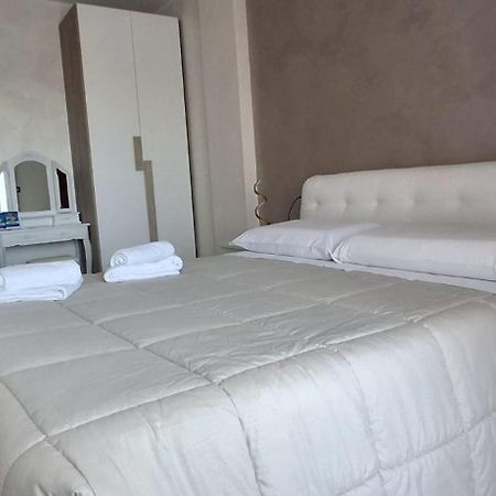 B&B La Ninfa Del Lago ليزينا المظهر الخارجي الصورة