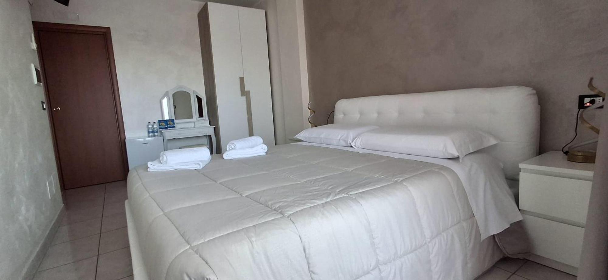 B&B La Ninfa Del Lago ليزينا المظهر الخارجي الصورة
