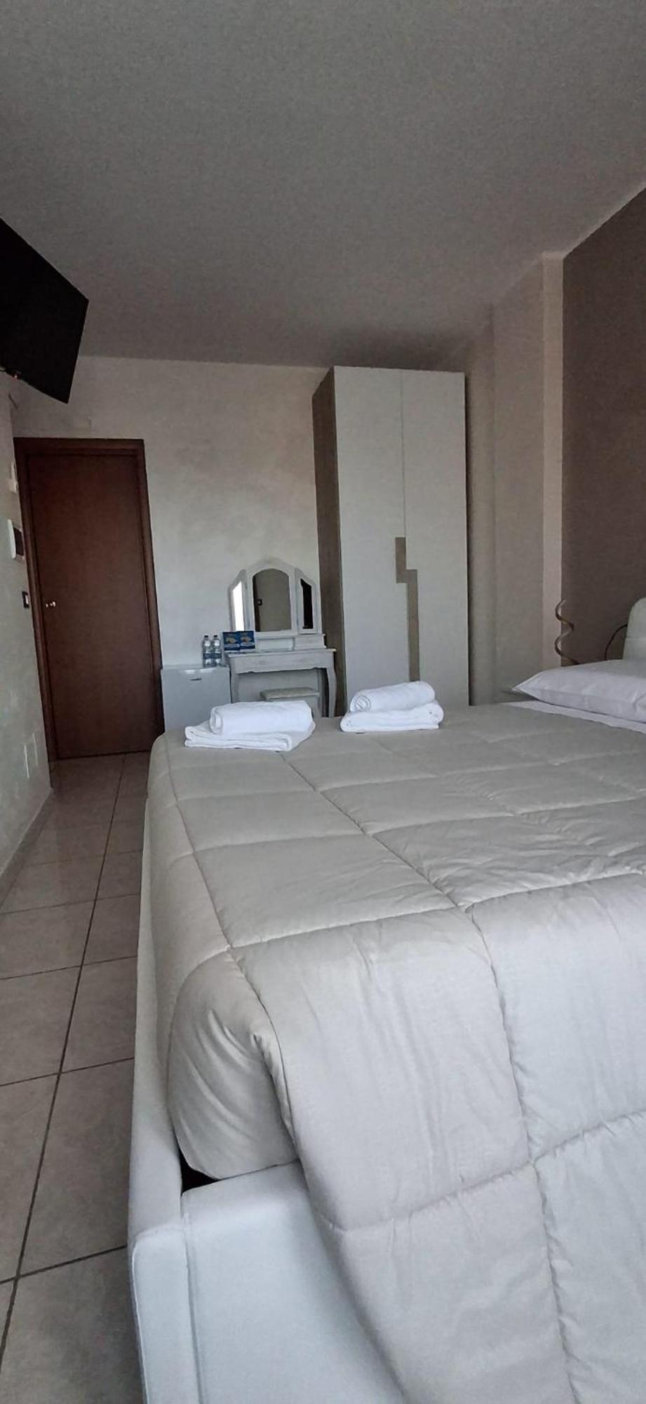 B&B La Ninfa Del Lago ليزينا المظهر الخارجي الصورة